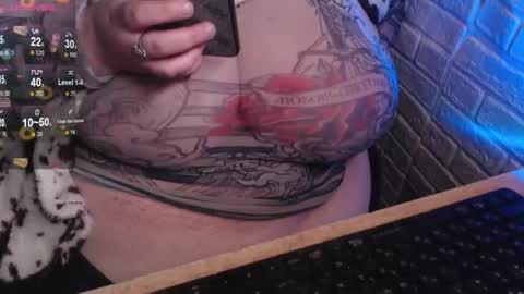 Snapshot of _ellybelly_ chatting on November 2025 02:06:02 PM LIsa online show from November 2025 02:06:02 PM