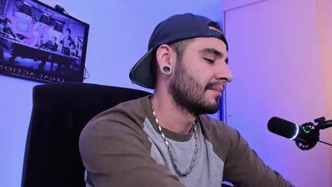 Snapshot of _elon_coxx_ chatting on January 2025 01:05:02 AM  -         online show from January 2025 01:05:02 AM