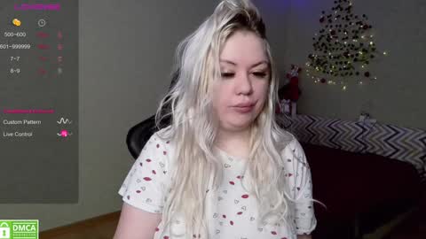 Snapshot of _elven_dreams__ chatting on December 2024 06:22:01 AM chloue and Gretta online show from December 2024 06:22:01 AM