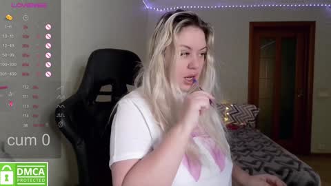 Snapshot of _elven_dreams__ chatting on February 2025 04:14:02 AM chloue and Gretta online show from February 2025 04:14:02 AM