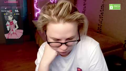 Snapshot of _elven_dreams__ chatting on February 2025 06:47:02 PM chloue and Gretta online show from February 2025 06:47:02 PM