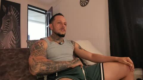 Snapshot of _emilio_escobar chatting on May 2026 04:47:02 PM Emilio online show from May 2026 04:47:02 PM