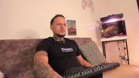 Snapshot of _emilio_escobar chatting on July 2026 10:43:01 AM Emilio online show from July 2026 10:43:01 AM
