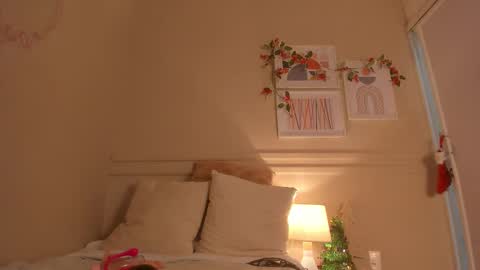 Snapshot of _emily__cb chatting on December 2025 02:24:01 PM Hi Im Emily online show from December 2025 02:24:01 PM