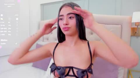 Snapshot of _emma_luu_ chatting on October 2025 11:14:01 PM Emi online show from October 2025 11:14:01 PM