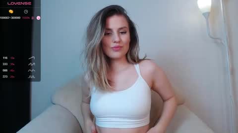 Snapshot of _esmeraldiyaa_ chatting on January 2025 09:07:01 PM _esmeraldiyaa_ online show from January 2025 09:07:01 PM