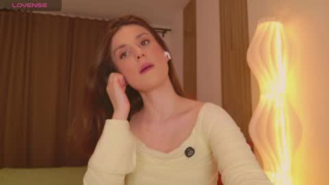 _esmeraldiyaa_ online show from April 2026 06:15:01 PM