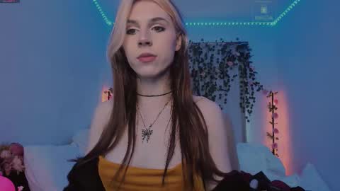 Snapshot of _eva_pleasure_ chatting on October 2025 06:48:01 AM Eva online show from October 2025 06:48:01 AM