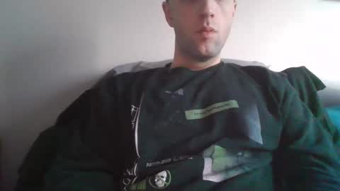 Snapshot of _evianxx chatting on December 2025 06:25:01 PM _evianxx online show from December 2025 06:25:01 PM