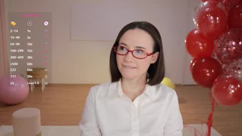 Essie  online show from September 2025 06:21:01 PM