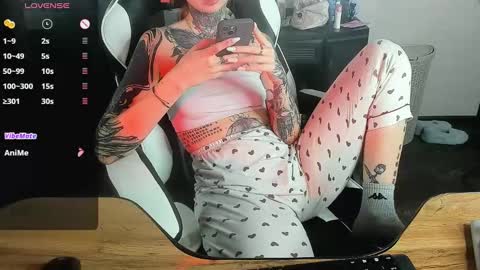 Snapshot of _feralberry__ chatting on December 2024 03:09:01 AM Alis online show from December 2024 03:09:01 AM