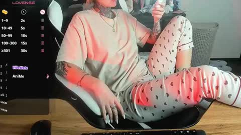 Snapshot of _feralberry__ chatting on December 2024 03:59:01 AM Alis online show from December 2024 03:59:01 AM