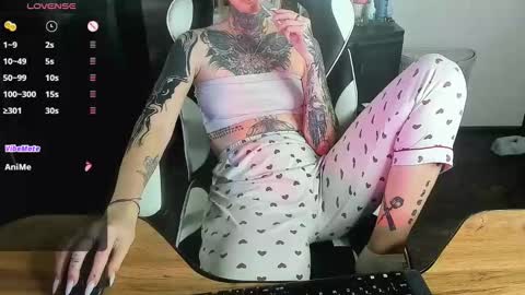 Snapshot of _feralberry__ chatting on December 2024 02:22:01 PM Alis online show from December 2024 02:22:01 PM