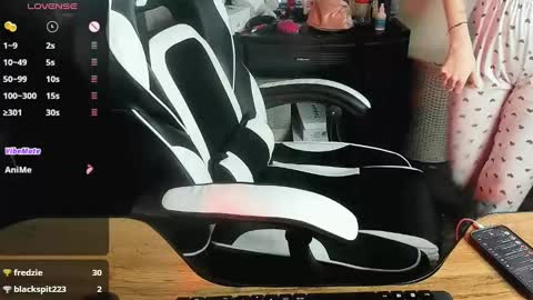 Snapshot of _feralberry__ chatting on December 2024 05:26:02 PM Alis online show from December 2024 05:26:02 PM