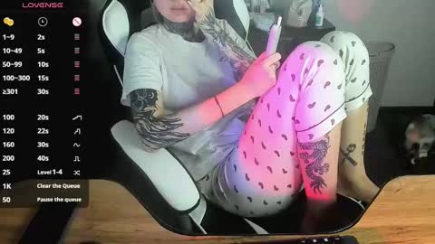 Snapshot of _feralberry__ chatting on December 2024 01:39:01 AM Alis online show from December 2024 01:39:01 AM