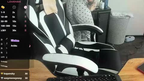 Snapshot of _feralberry__ chatting on December 2024 03:45:02 AM Alis online show from December 2024 03:45:02 AM