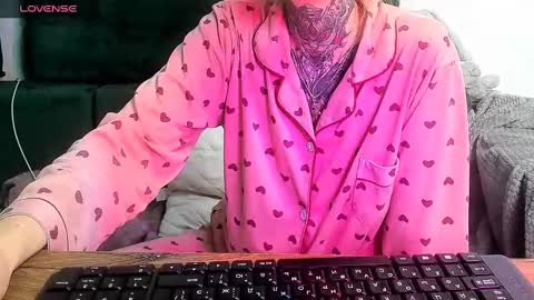 Snapshot of _feralberry__ chatting on February 2025 03:01:02 PM Alis online show from February 2025 03:01:02 PM