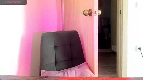 Snapshot of _feralberry__ chatting on February 2025 10:55:02 AM Alis online show from February 2025 10:55:02 AM