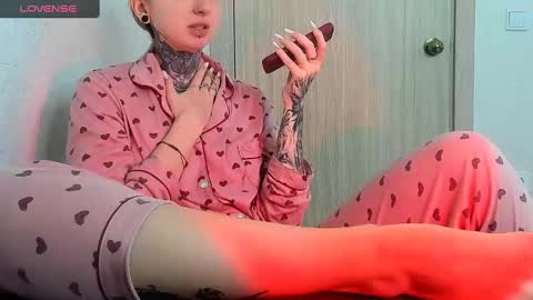 Snapshot of _feralberry__ chatting on February 2025 09:34:02 AM Alis online show from February 2025 09:34:02 AM