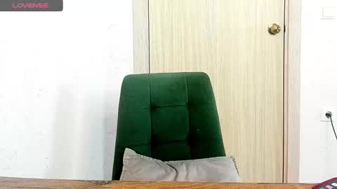 Snapshot of _feralberry__ chatting on February 2025 09:05:01 AM Alis online show from February 2025 09:05:01 AM