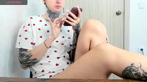 Snapshot of _feralberry__ chatting on February 2025 08:05:02 AM Alis online show from February 2025 08:05:02 AM