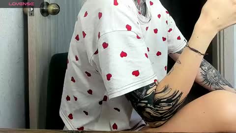 Snapshot of _feralberry__ chatting on February 2025 06:18:02 AM Alis online show from February 2025 06:18:02 AM