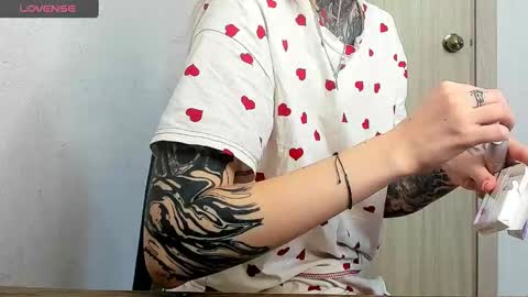 Snapshot of _feralberry__ chatting on February 2025 06:10:02 AM Alis online show from February 2025 06:10:02 AM