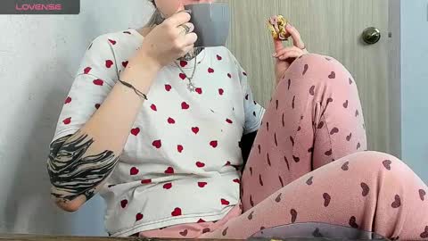 Snapshot of _feralberry__ chatting on March 2025 06:04:02 AM Alis online show from March 2025 06:04:02 AM