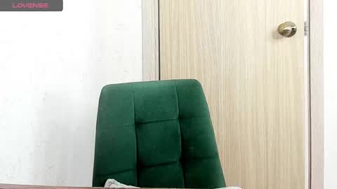 Snapshot of _feralberry__ chatting on March 2025 10:11:01 AM Alis online show from March 2025 10:11:01 AM