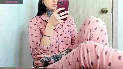 Snapshot of _feralberry__ chatting on March 2025 02:51:02 PM Alis online show from March 2025 02:51:02 PM