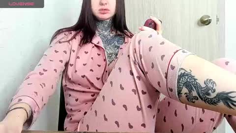 Snapshot of _feralberry__ chatting on March 2025 03:08:01 AM Alis online show from March 2025 03:08:01 AM