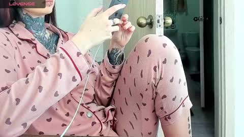 Snapshot of _feralberry__ chatting on March 2025 01:36:01 PM Alis online show from March 2025 01:36:01 PM