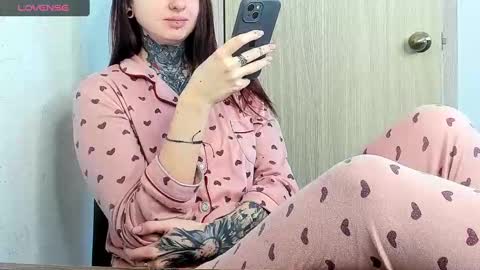 Snapshot of _feralberry__ chatting on March 2025 05:11:02 AM Alis online show from March 2025 05:11:02 AM