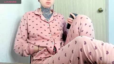 Snapshot of _feralberry__ chatting on March 2025 02:39:01 AM Alis online show from March 2025 02:39:01 AM