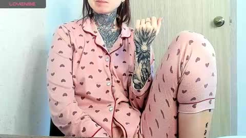 Snapshot of _feralberry__ chatting on March 2025 07:04:02 AM Alis online show from March 2025 07:04:02 AM