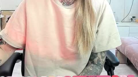 Snapshot of _feralberry__ chatting on September 2025 07:30:02 AM Alis online show from September 2025 07:30:02 AM