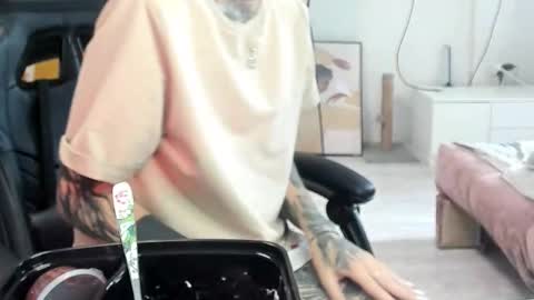 Snapshot of _feralberry__ chatting on September 2025 08:05:02 AM Alis online show from September 2025 08:05:02 AM