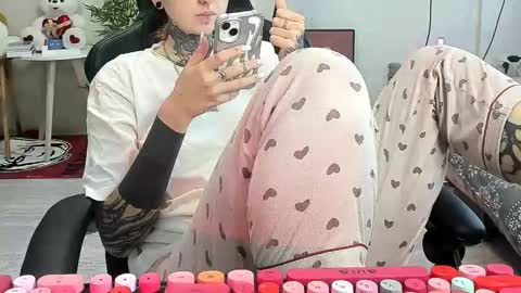 Snapshot of _feralberry__ chatting on September 2025 09:13:01 AM Alis online show from September 2025 09:13:01 AM