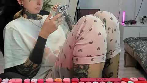 Snapshot of _feralberry__ chatting on September 2025 08:30:02 AM Alis online show from September 2025 08:30:02 AM