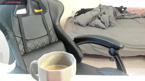 Snapshot of _feralberry__ chatting on October 2025 07:39:01 AM Alis online show from October 2025 07:39:01 AM