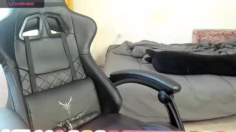 Snapshot of _feralberry__ chatting on October 2025 06:12:01 AM Alis online show from October 2025 06:12:01 AM