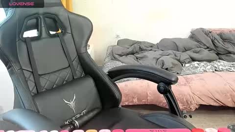 Snapshot of _feralberry__ chatting on October 2025 06:58:02 AM Alis online show from October 2025 06:58:02 AM