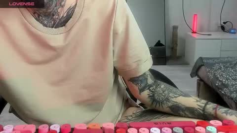 Snapshot of _feralberry__ chatting on October 2025 06:13:02 AM Alis online show from October 2025 06:13:02 AM