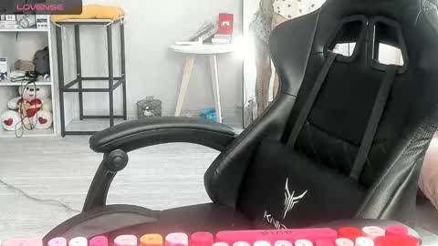 Snapshot of _feralberry__ chatting on October 2025 07:21:02 AM Alis online show from October 2025 07:21:02 AM