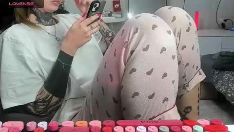 Snapshot of _feralberry__ chatting on November 2025 07:08:02 AM Alis online show from November 2025 07:08:02 AM