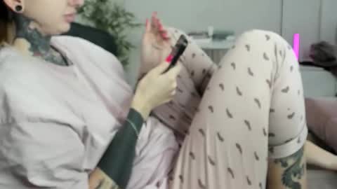 Snapshot of _feralberry__ chatting on November 2025 10:27:01 AM Alis online show from November 2025 10:27:01 AM