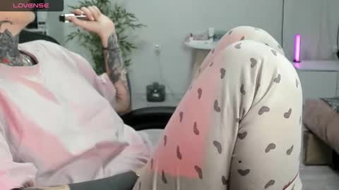 Snapshot of _feralberry__ chatting on December 2025 08:41:02 AM Alis online show from December 2025 08:41:02 AM