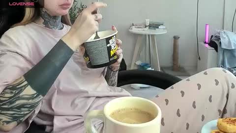 Snapshot of _feralberry__ chatting on December 2025 10:57:02 AM Alis online show from December 2025 10:57:02 AM