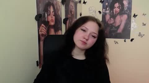 Snapshot of _foxy_lady chatting on April 2026 06:00:02 AM Alice online show from April 2026 06:00:02 AM
