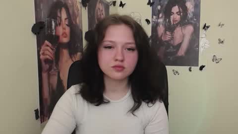 Snapshot of _foxy_lady chatting on April 2026 06:50:01 AM Alice online show from April 2026 06:50:01 AM